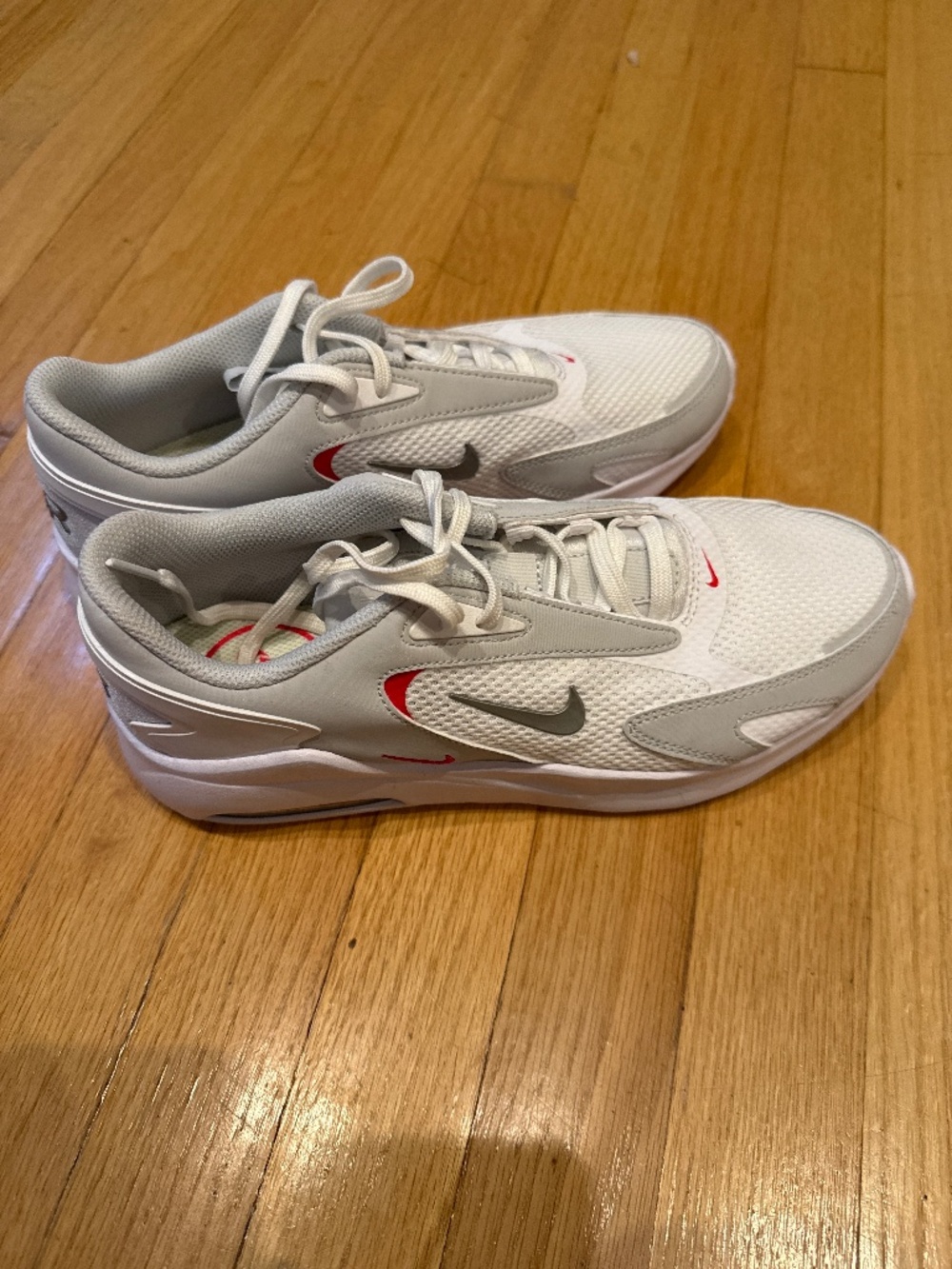 Nike women’s Air Max sneakers size 9.5 BRAND NEW
